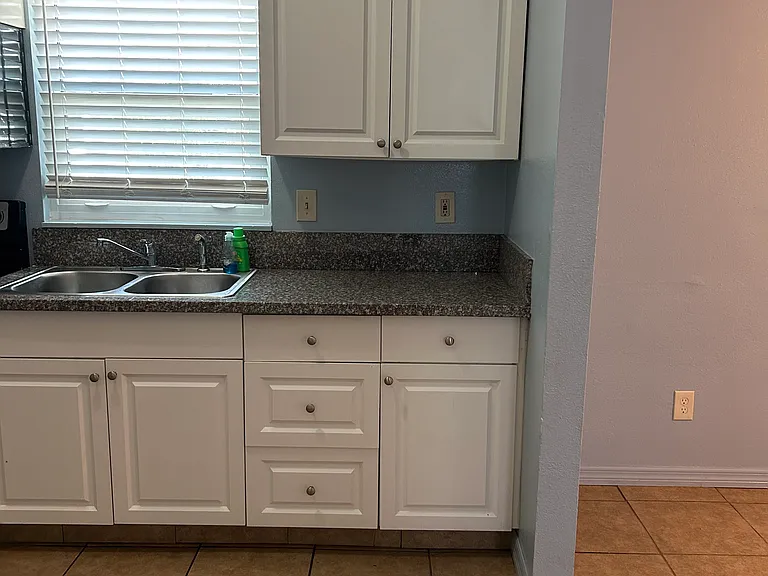 1953 Palm Way #A — Photo 11