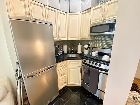 Rented by J PRESTON AND ASSOCIATES INC | media 20