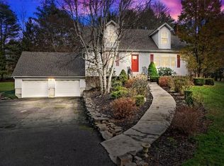 34 Smith Crossing Rd, Wappingers Falls, NY 12590