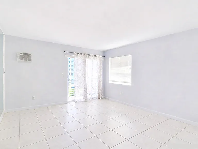 1441 Lincoln Ct — Photo 4