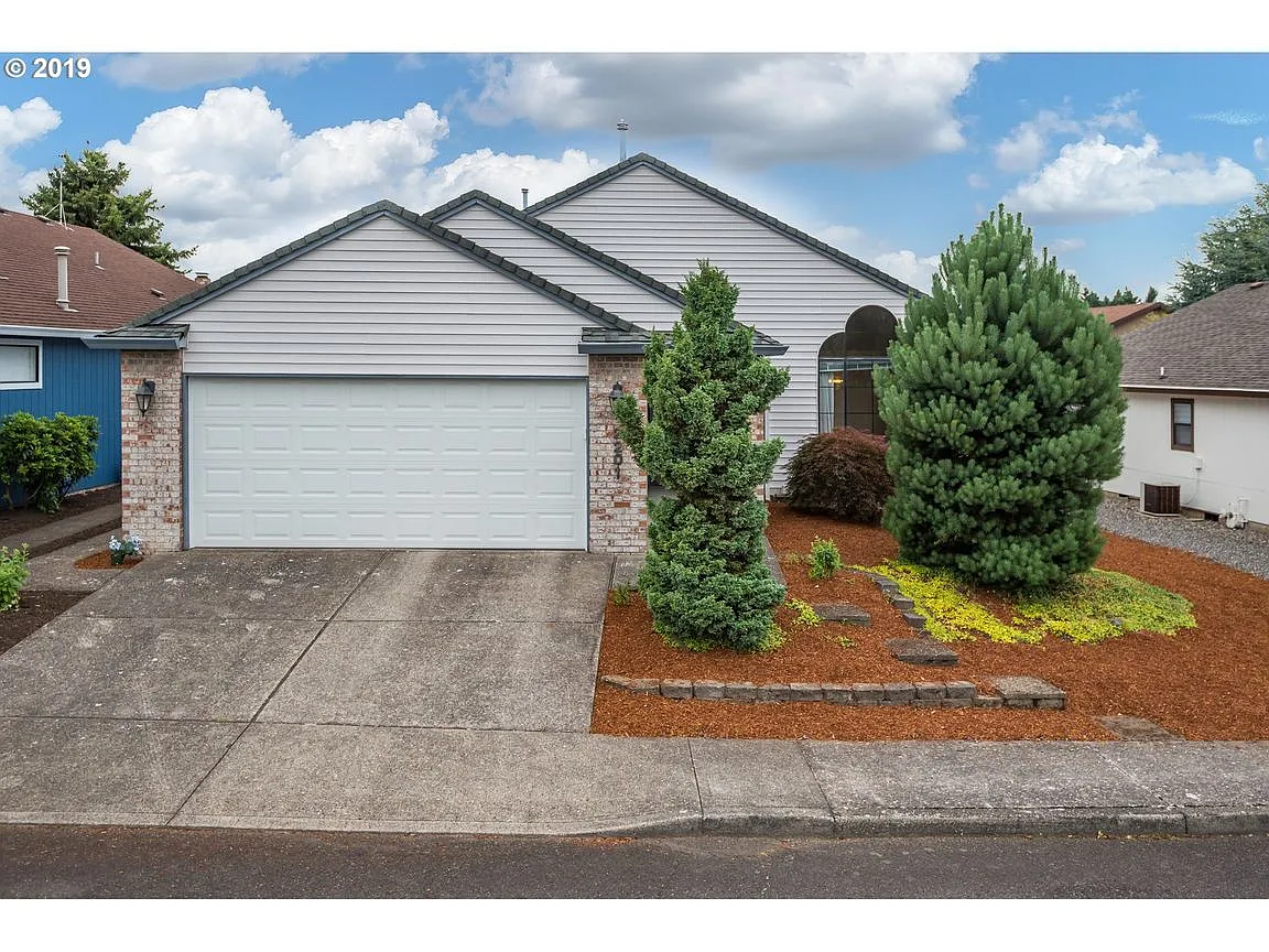 2201 NE 156th Ave photo 1