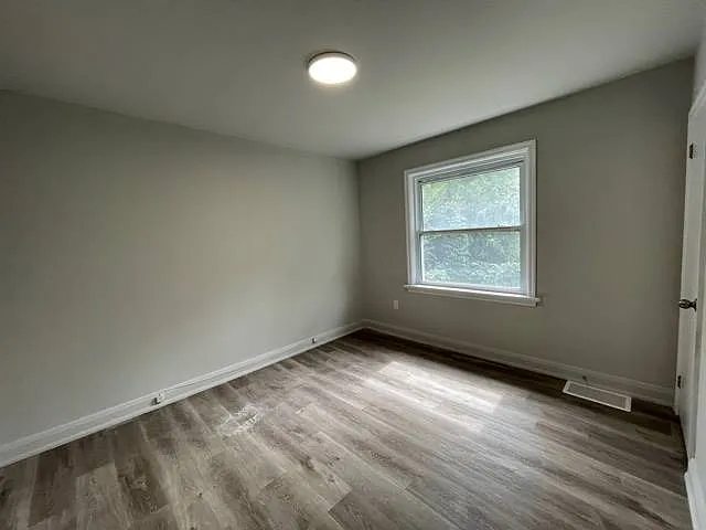 567 Weber St E — Photo 2