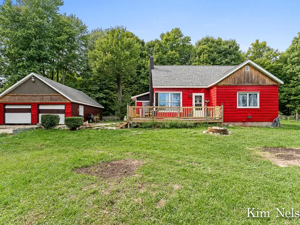 1585 S Maple Island Rd, Hesperia, MI 49421
