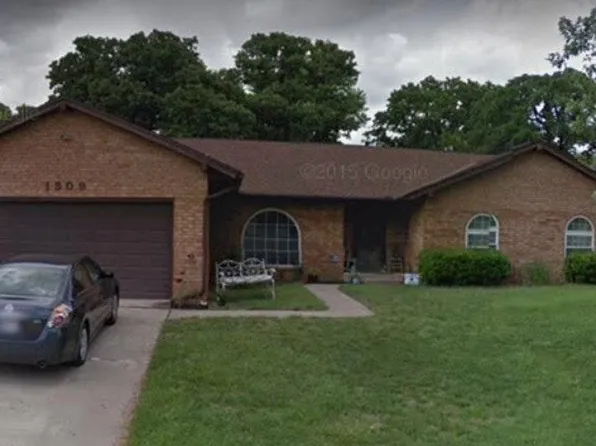 1309 Devonshire Ct, Edmond, OK 73034