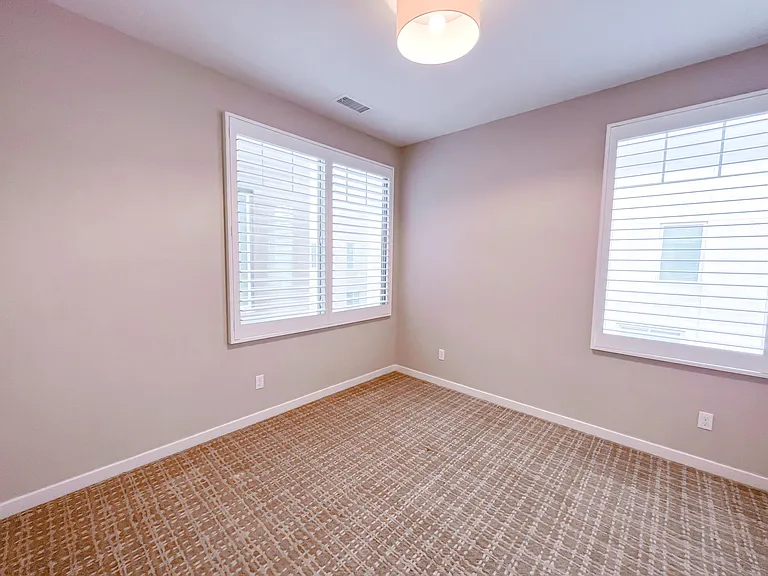 231 Carmine — Photo 10