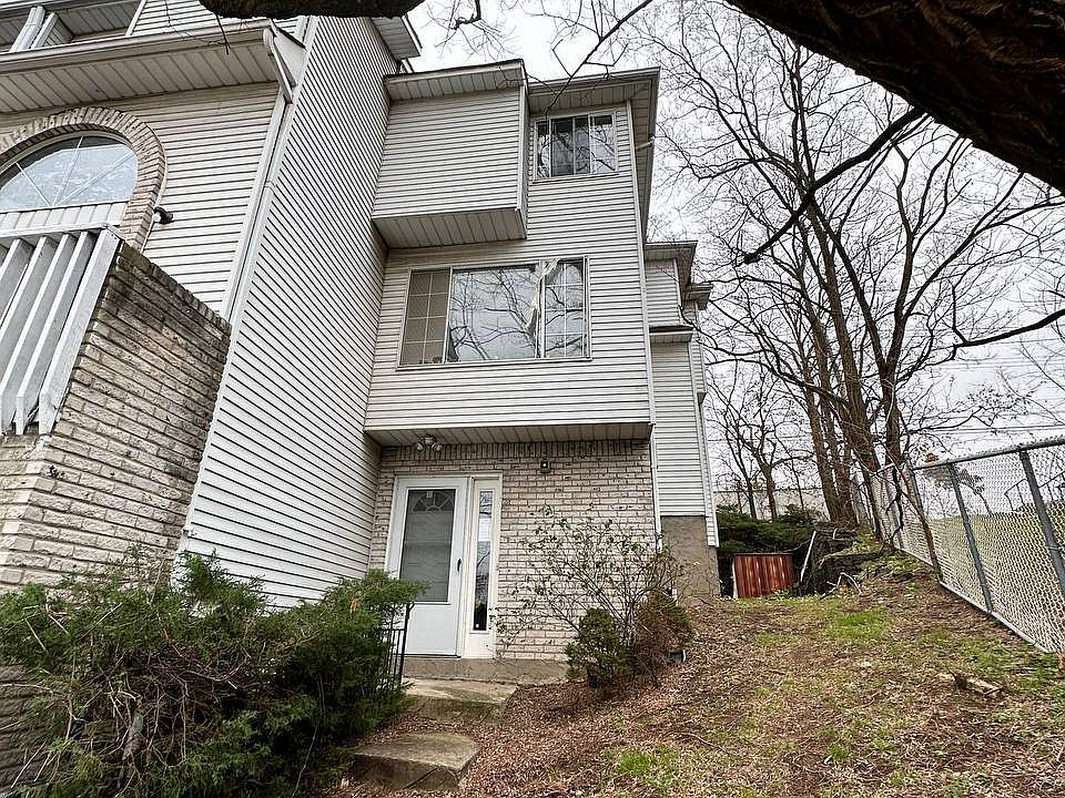 2nd image of 451 Hylan Blvd