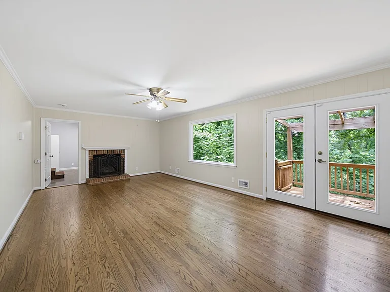 1003 Manchester Dr — Photo 13