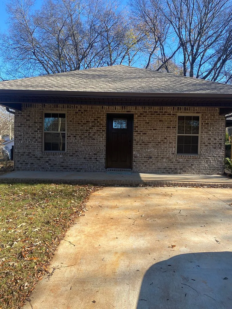 3 bed 2 Bath Home - Florence, AL — Photo 1