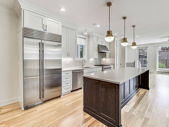 5th image of 3815 N Lakewood Ave #1E