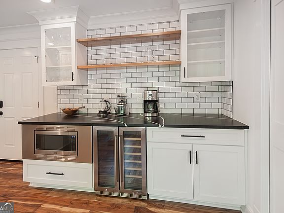 3rd image of 410 Thornton Ln #1