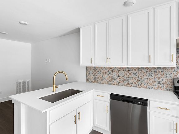 2nd image of 2933 Clairmont Ave #1580