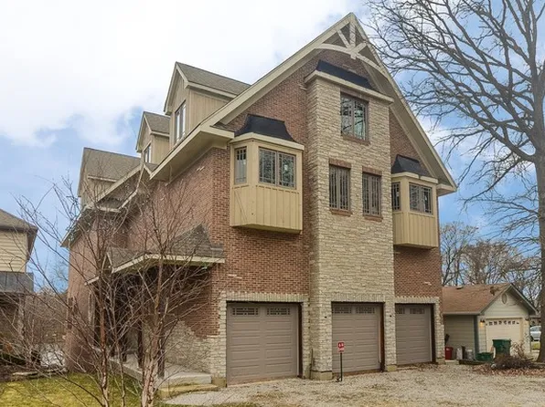 6N048 Riverside Dr, St Charles, IL 60174