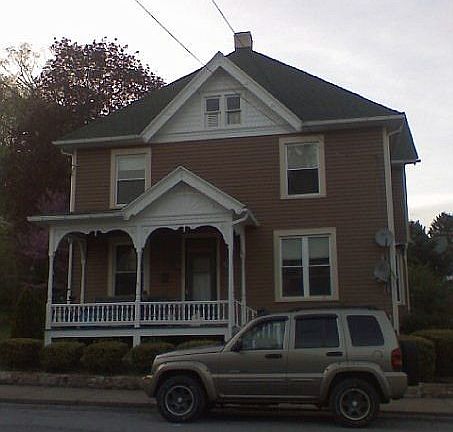 2nd image of 25 W 1st St