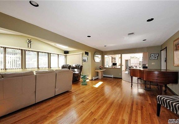 3rd image of 36 Clayton Dr