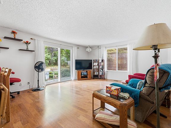 5th image of 2281 Blackburn St