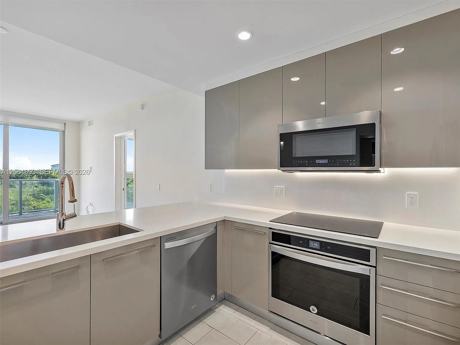 Metropica North Tower One — Photo 3