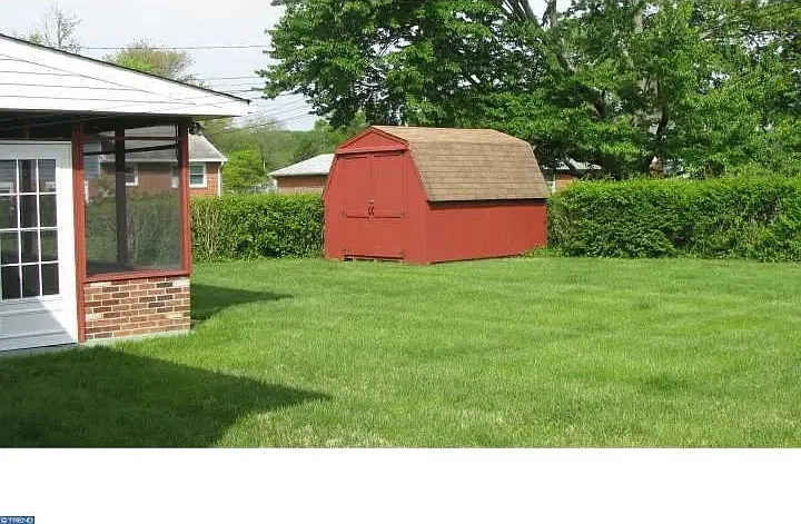 4 bed, 1.5 bath, 1850 sqft, $2,600 — Photo 4