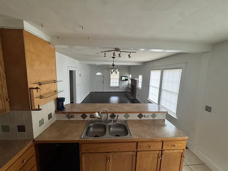 1057 Green St — Photo 15