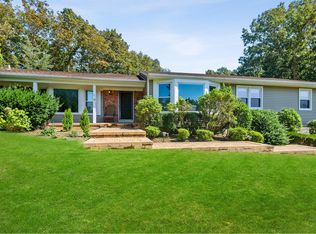 3 View Ct, Dix Hills, NY 11746