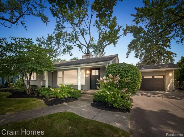 16964 Beechwood Ave, Beverly Hills, MI 48025