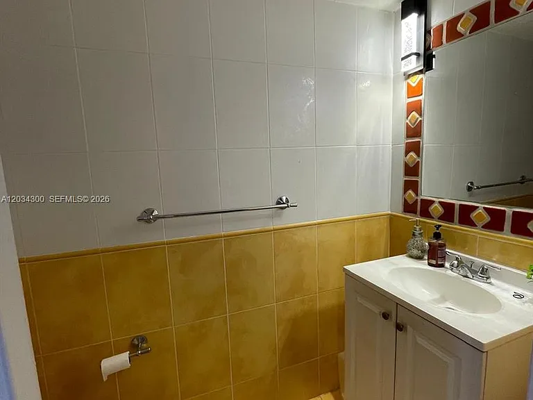 555 NE 15th St #33H — Photo 9