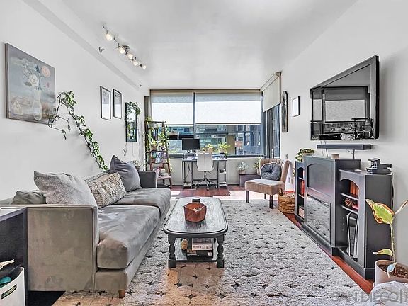 2nd image of 350 11th Ave Unit 422