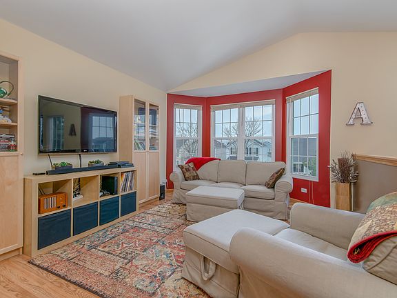3rd image of 955 Symphony Dr