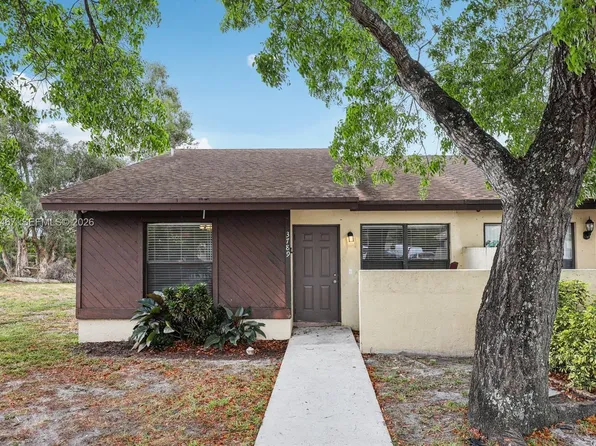 3789 Mil Pond Ct, Greenacres, FL 33463