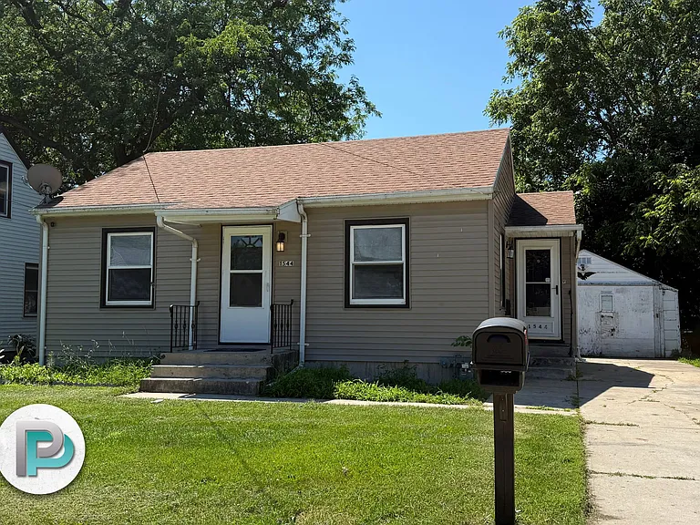 1544 N Hampshire Ave — Photo 3