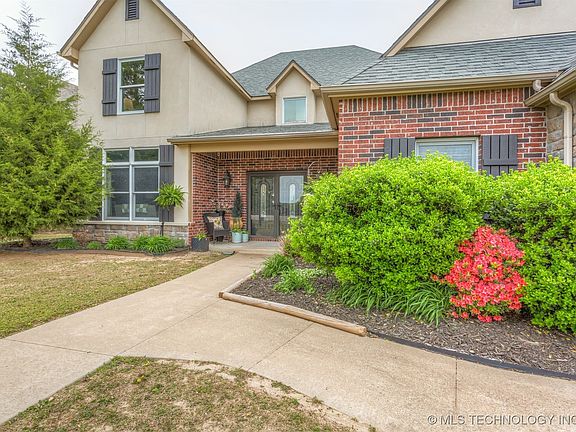 4th image of 461 Cross Timbers Blvd