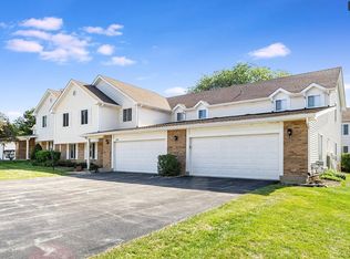 395 Springlake Ln, Aurora, IL 60504