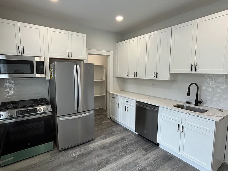 453 Boyden Ave #7 — Photo 2