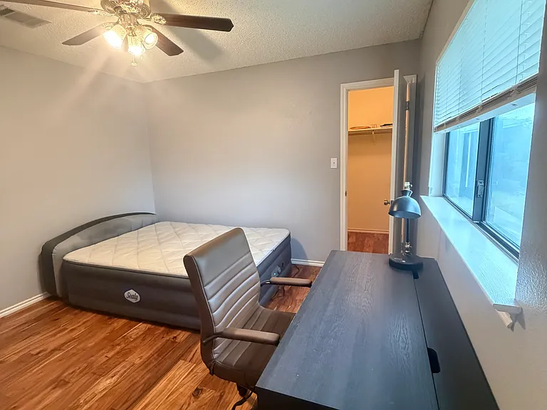 1208 Bradbury Ln — Photo 43