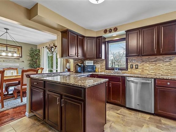 2nd image of 959 Rose Blvd