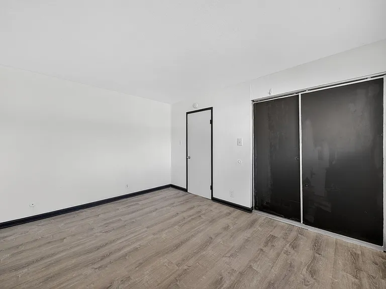 27090 Belvedere Ct #4 — Photo 4
