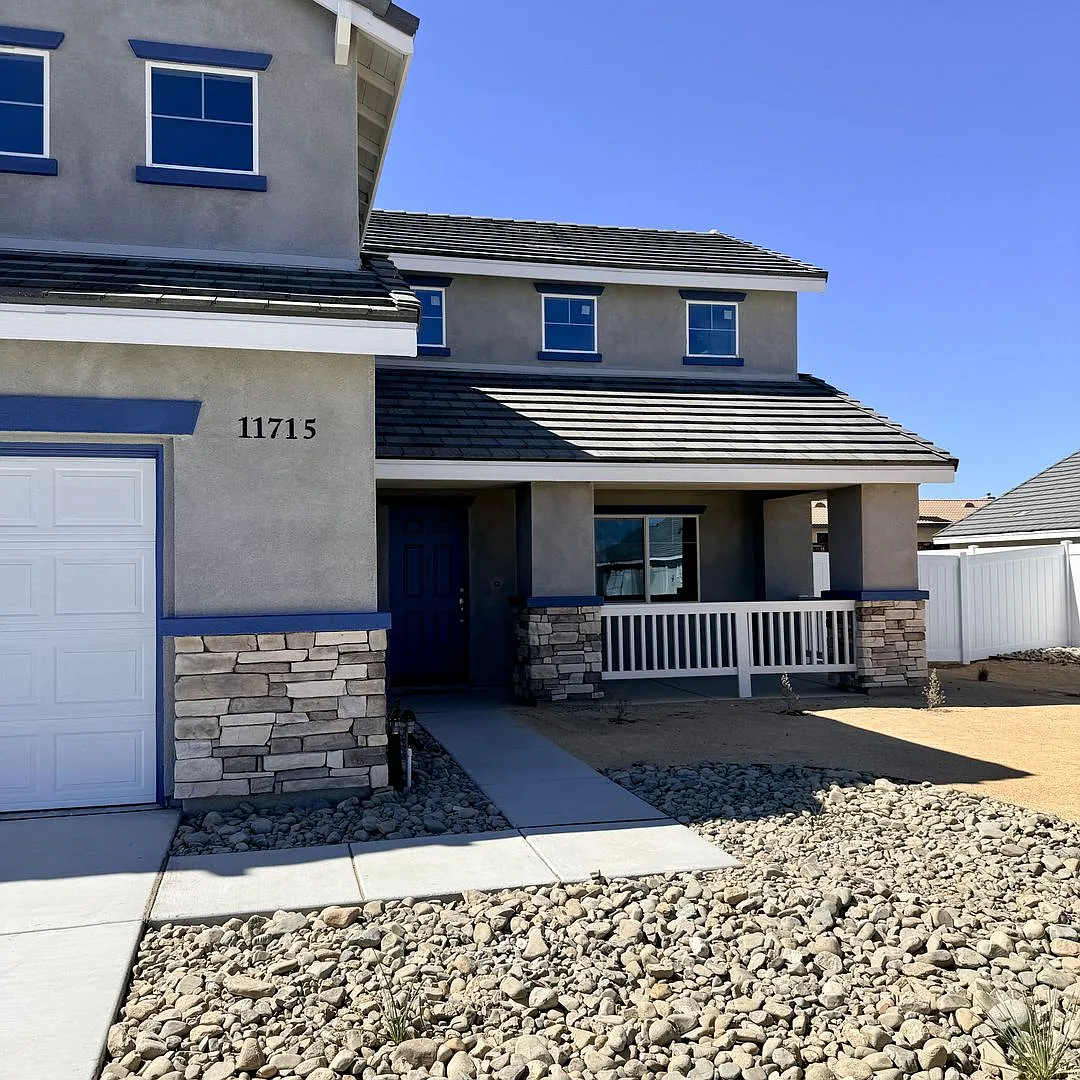 New New New Adelanto Home / 1/2 Off First Month's Rent — Photo 2