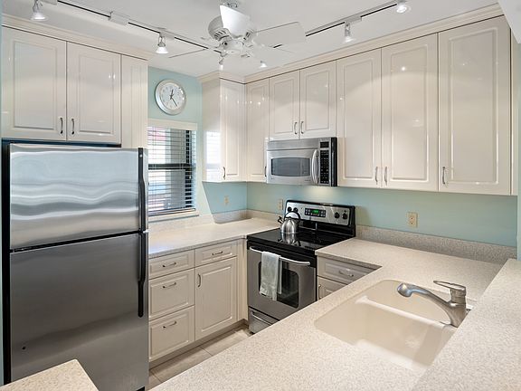 4th image of 801 River Point Dr #206A206A
