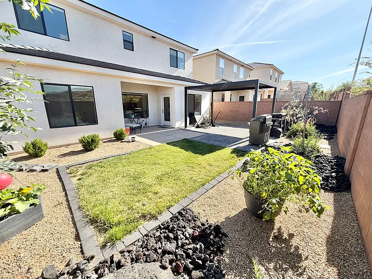 1436 E White Hollow Ln — Photo 32