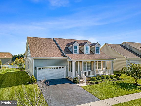 3rd image of 1076 E Davinci Dr