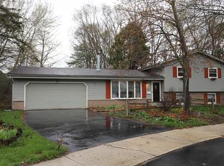 914 Sandy Acre Ct, West Bend, WI 53090