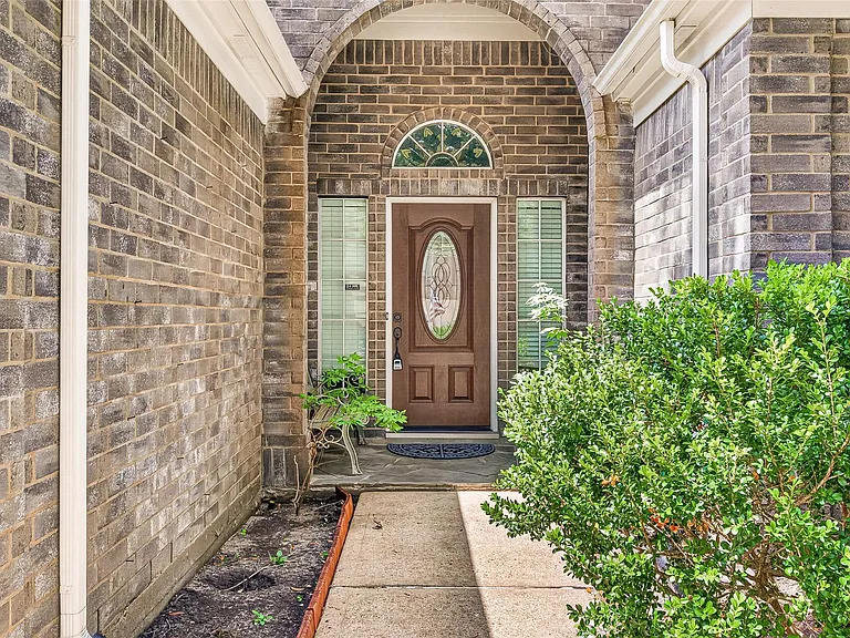 20906 Nettlebrook Ln — Photo 2