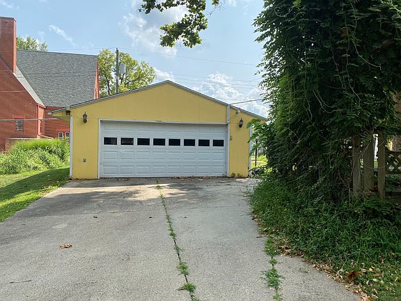 5th image of 705 College St