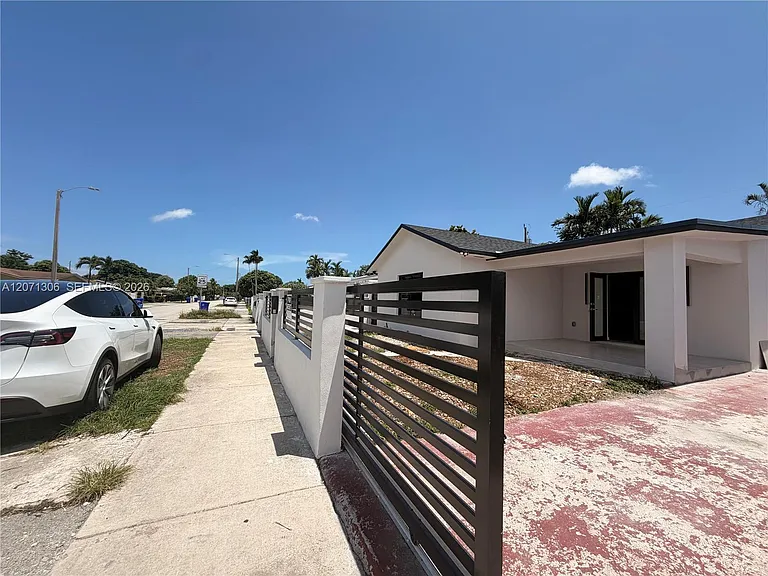3680 NW 16th St — Photo 16