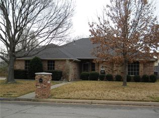 912 Overton Dr, Weatherford, TX 76086