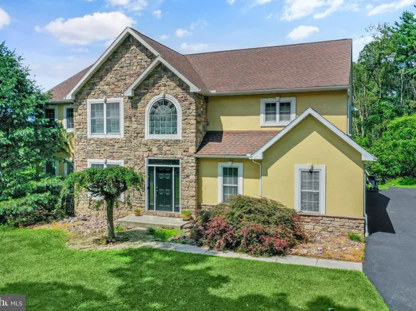 2 Forest Rd, Mohnton, PA 19540