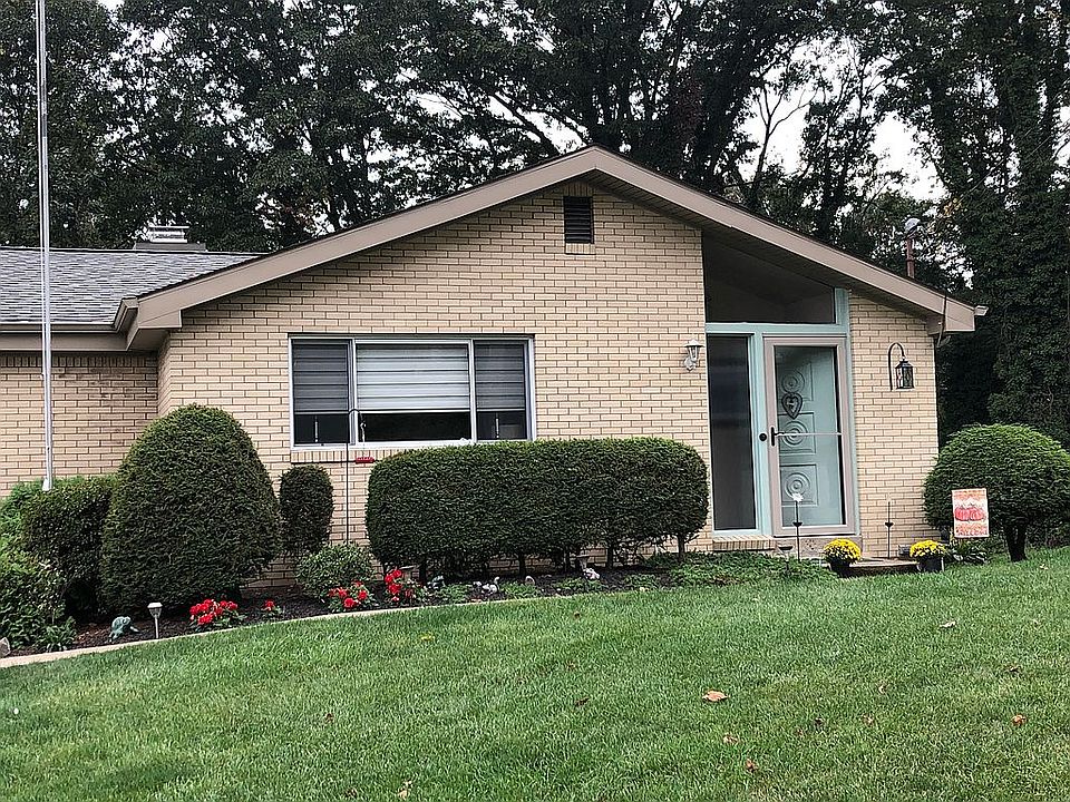 2nd image of 204 Rosebriar Dr