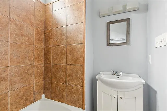 2 bed, 1.0 bath, 1440 sqft, $1,350 — Photo 3