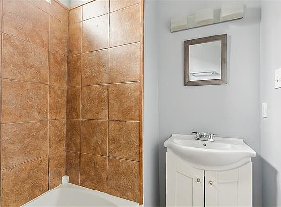 3rd image of 8927-29 Hickory St