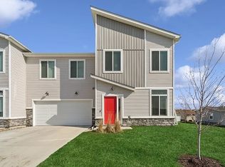 9529 Capstone Ct, West Des Moines, IA 50266