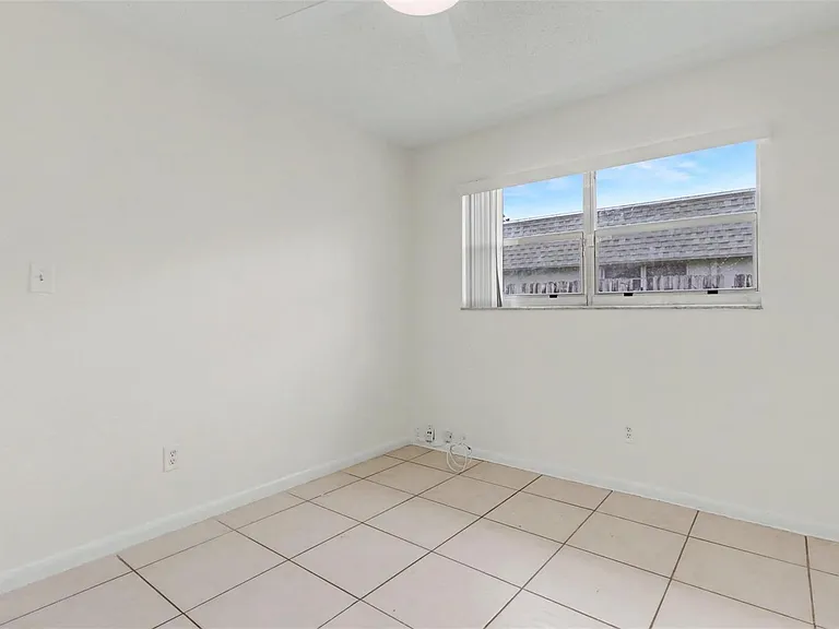 6821-6825 NW 11th Pl #6825 — Photo 30